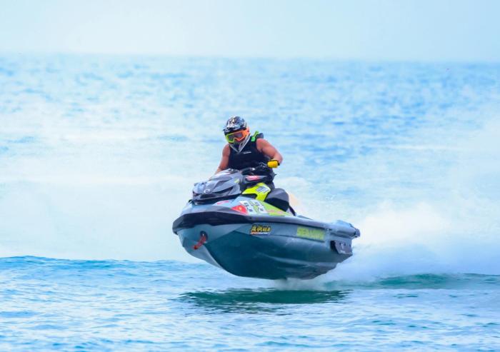 万宁站中国摩托艇公开赛正式开幕 全国22家俱乐