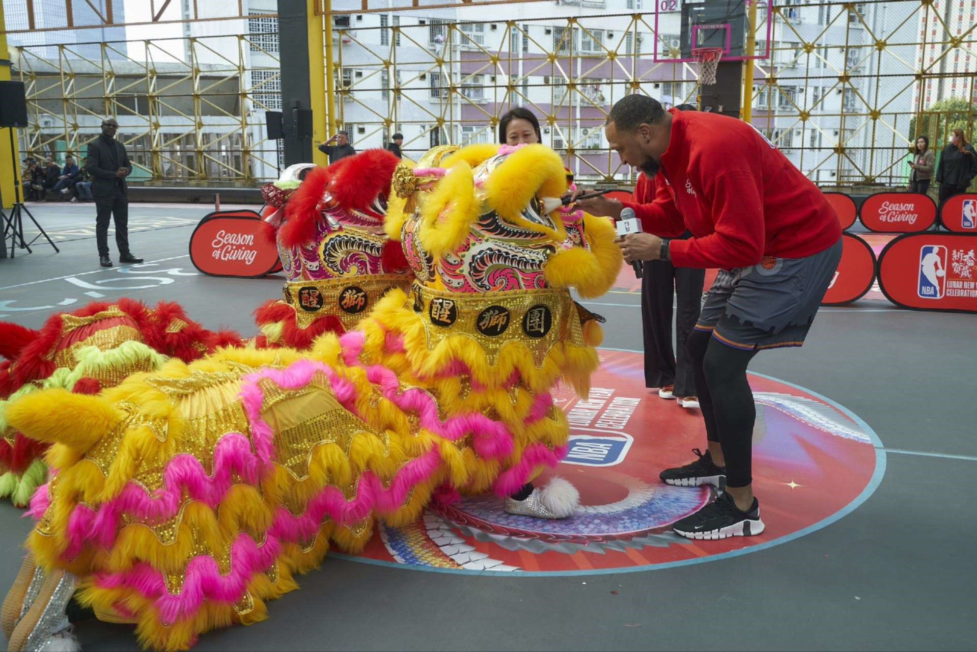 NBA球星肖恩·马里昂携球迷共庆新春 传统文化体