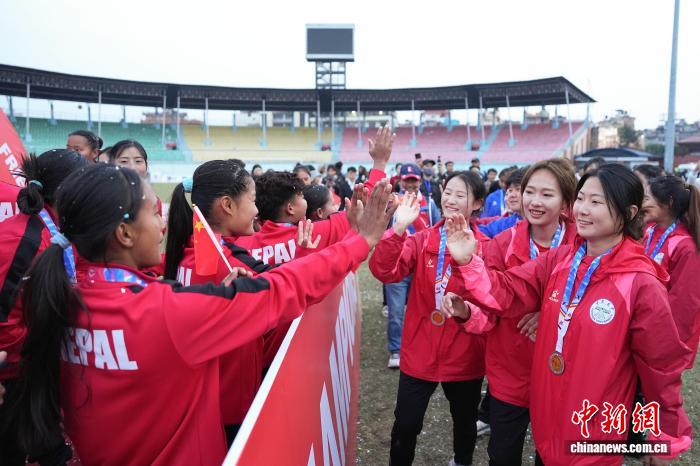 中尼友谊足球赛在加德满都拉开2026年中国新年庆