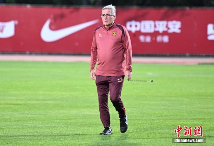 国足迎战泰国队生死战前全面备战