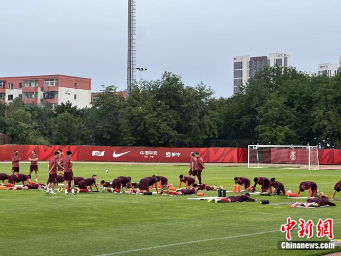 国足迎战泰国队生死战前全面备战