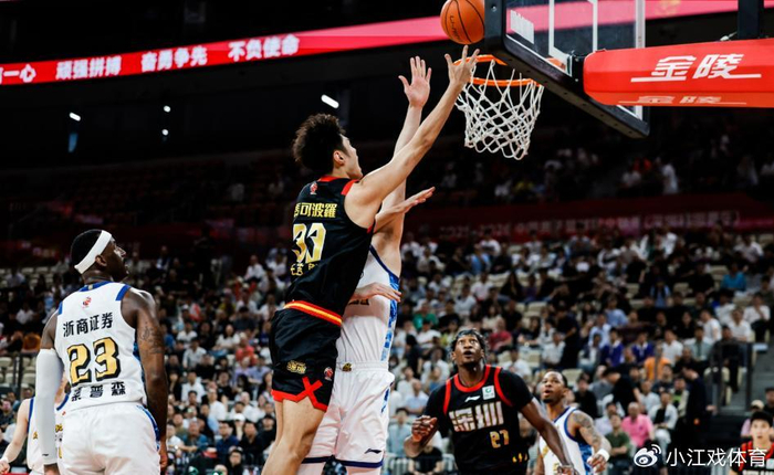 深圳队爆冷掀翻卫冕冠军 广厦惨败难阻积分榜滑