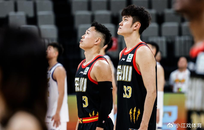 深圳队爆冷掀翻卫冕冠军 广厦惨败难阻积分榜滑