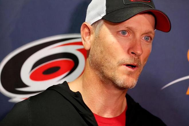 邓登上任首日向开拓者球员传达提升标准与未来