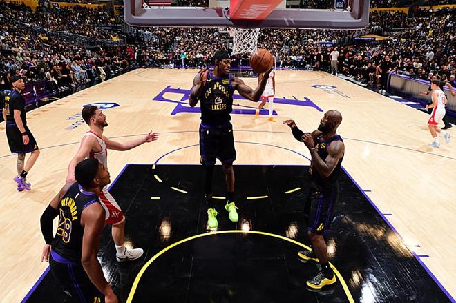 湖人两连胜奠定系列赛优势 范德比尔特防守成关